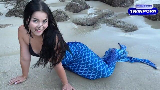 Alexa Mills fucks a guy she meets on the beach