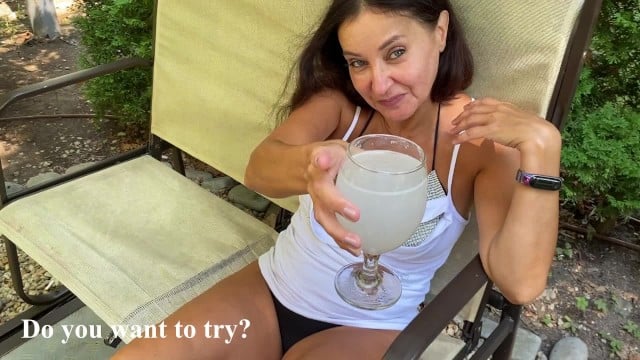 Alina Tumanova seduces her son in the garden