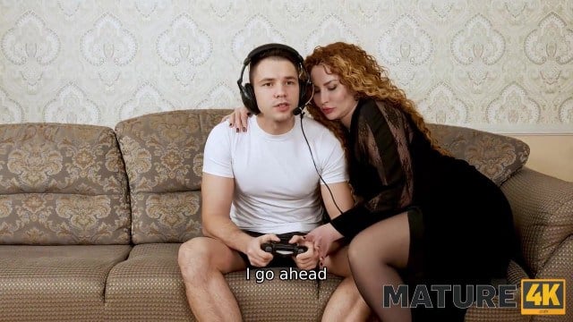 Gamer teaches mature woman gaming and fucking