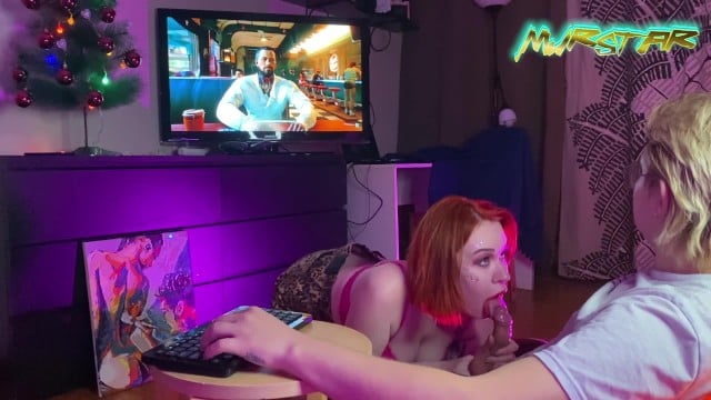 Toma Mur gives her brother a gift with oral sex as thanks